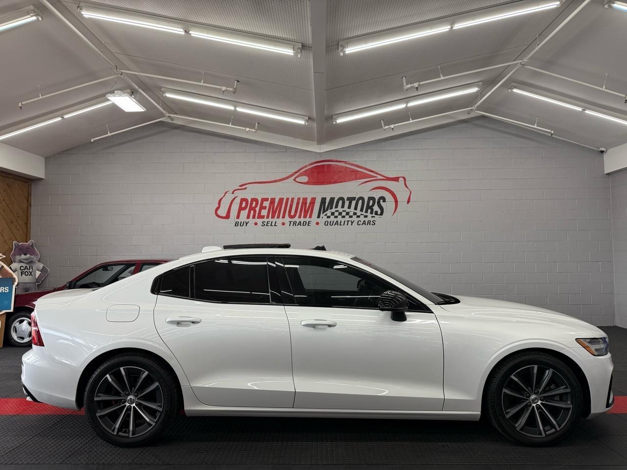  2022 Volvo S60 B5 Momentum AWD   