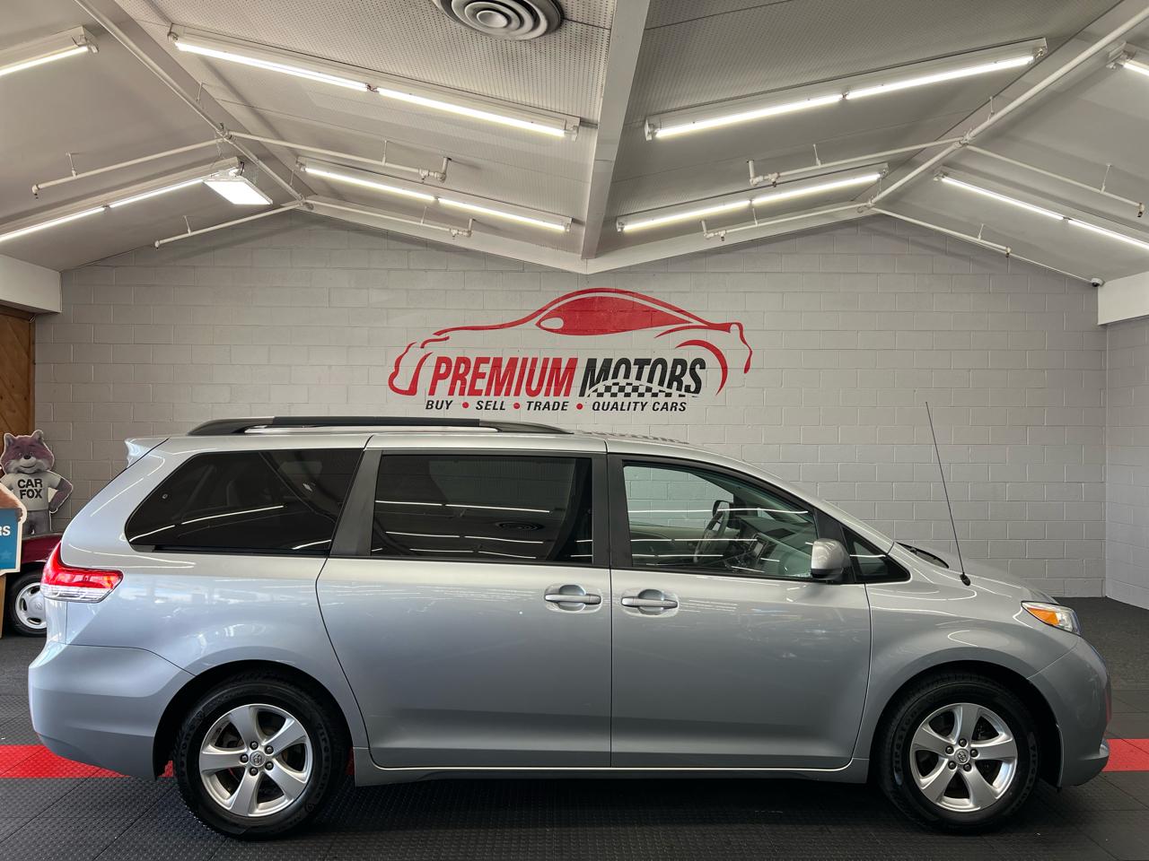 Toyota Sienna 5dr LE 2014