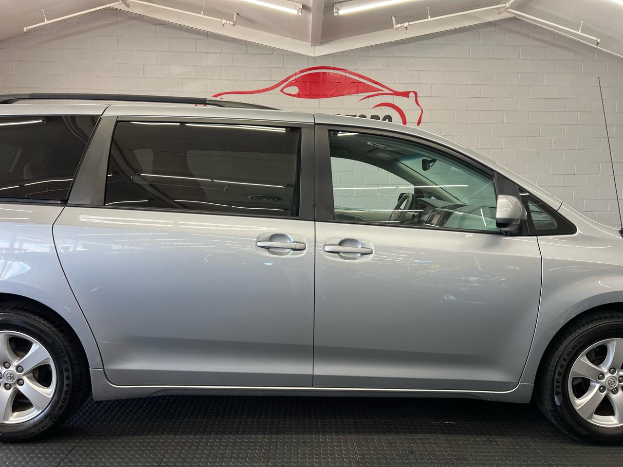 Toyota Sienna 5dr LE 2014