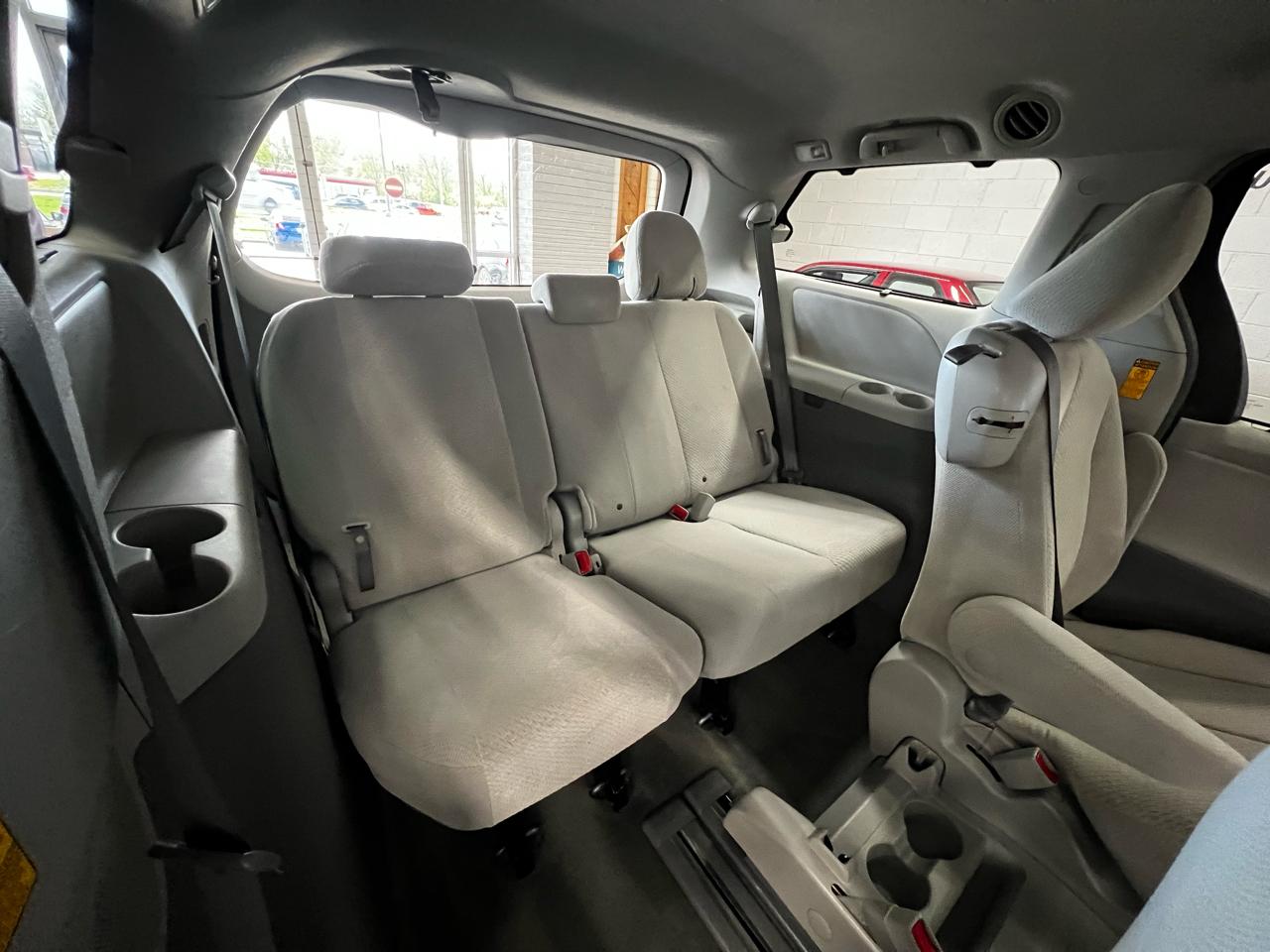 Toyota Sienna 5dr LE 2014