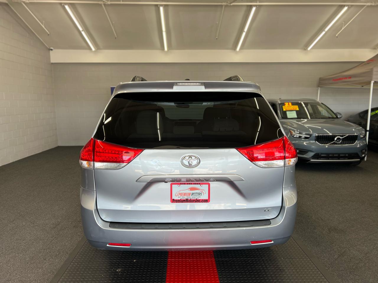 Toyota Sienna 5dr LE 2014