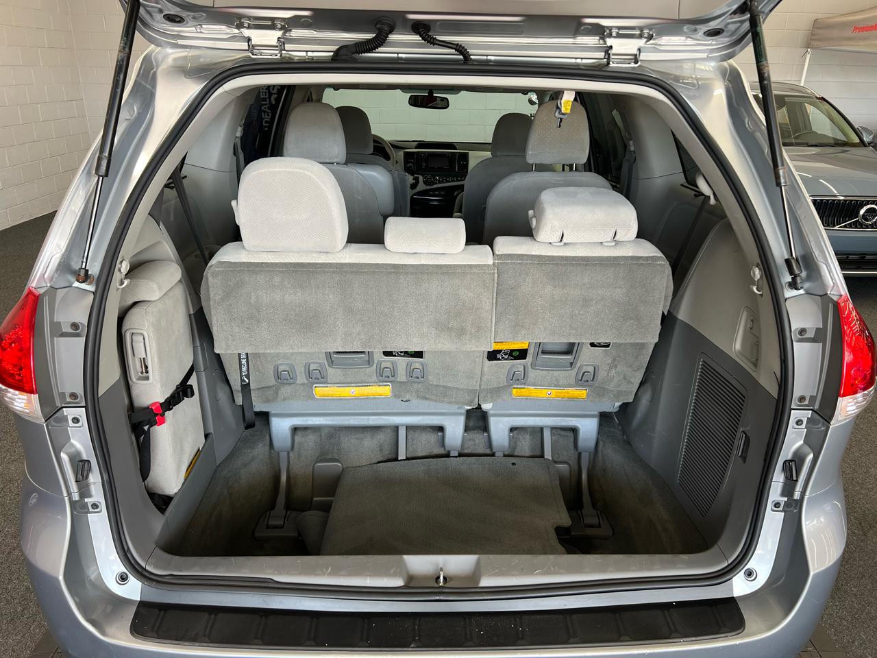 Toyota Sienna 5dr LE 2014