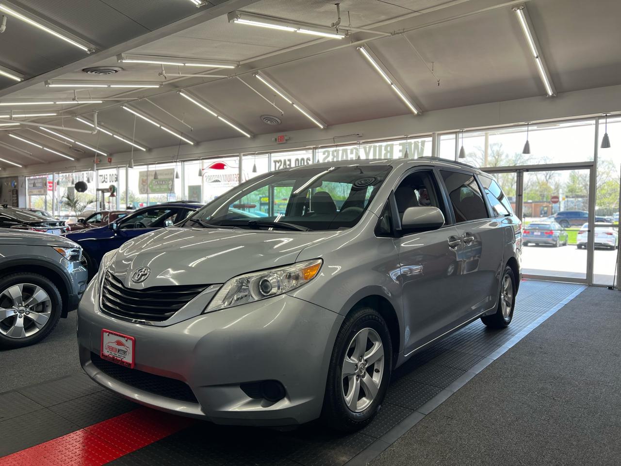 Toyota Sienna 5dr LE 2014