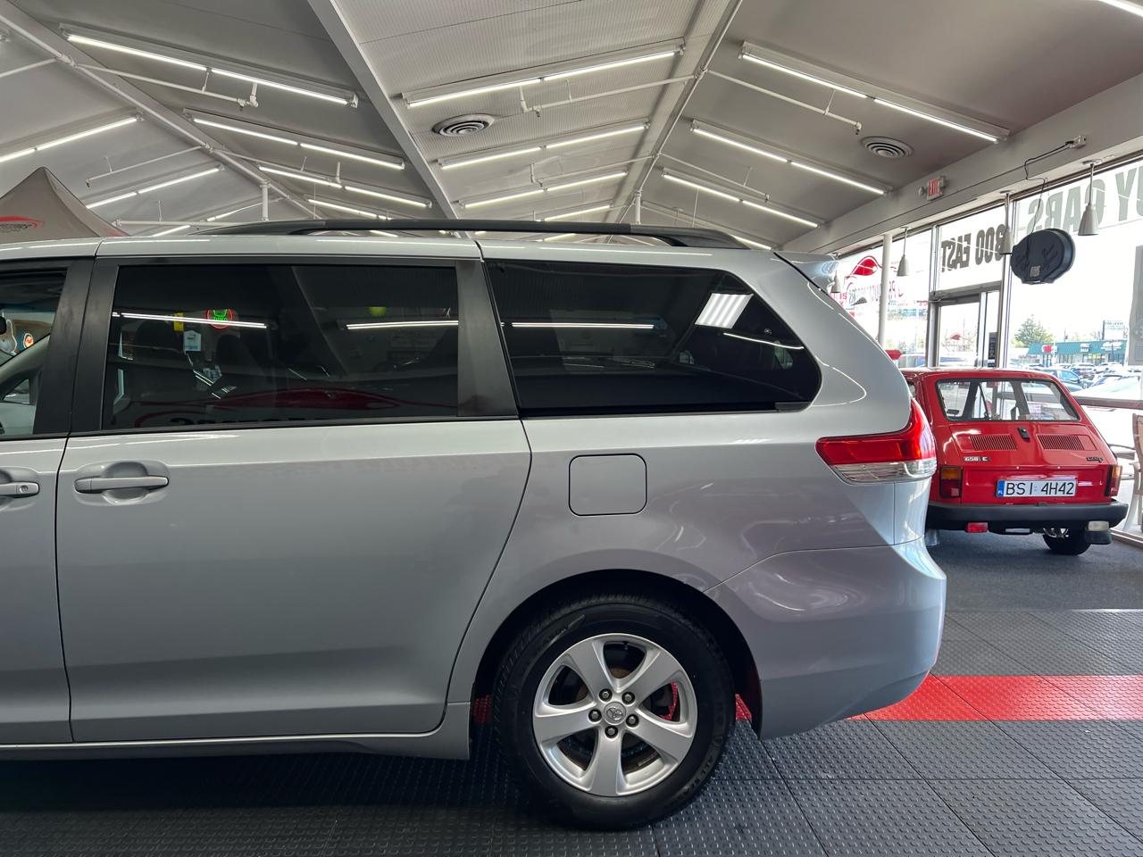 Toyota Sienna 5dr LE 2014