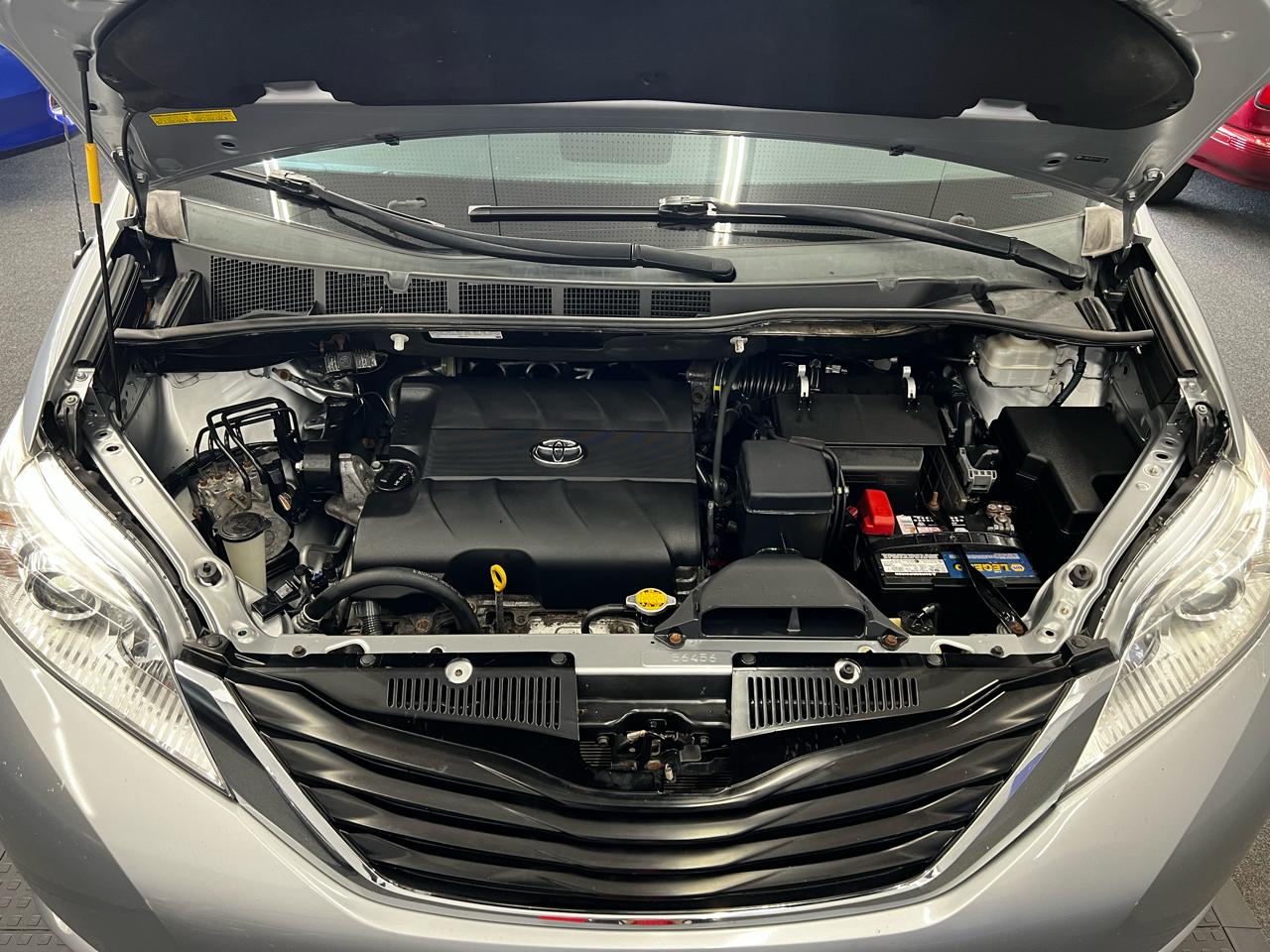 Toyota Sienna 5dr LE 2014