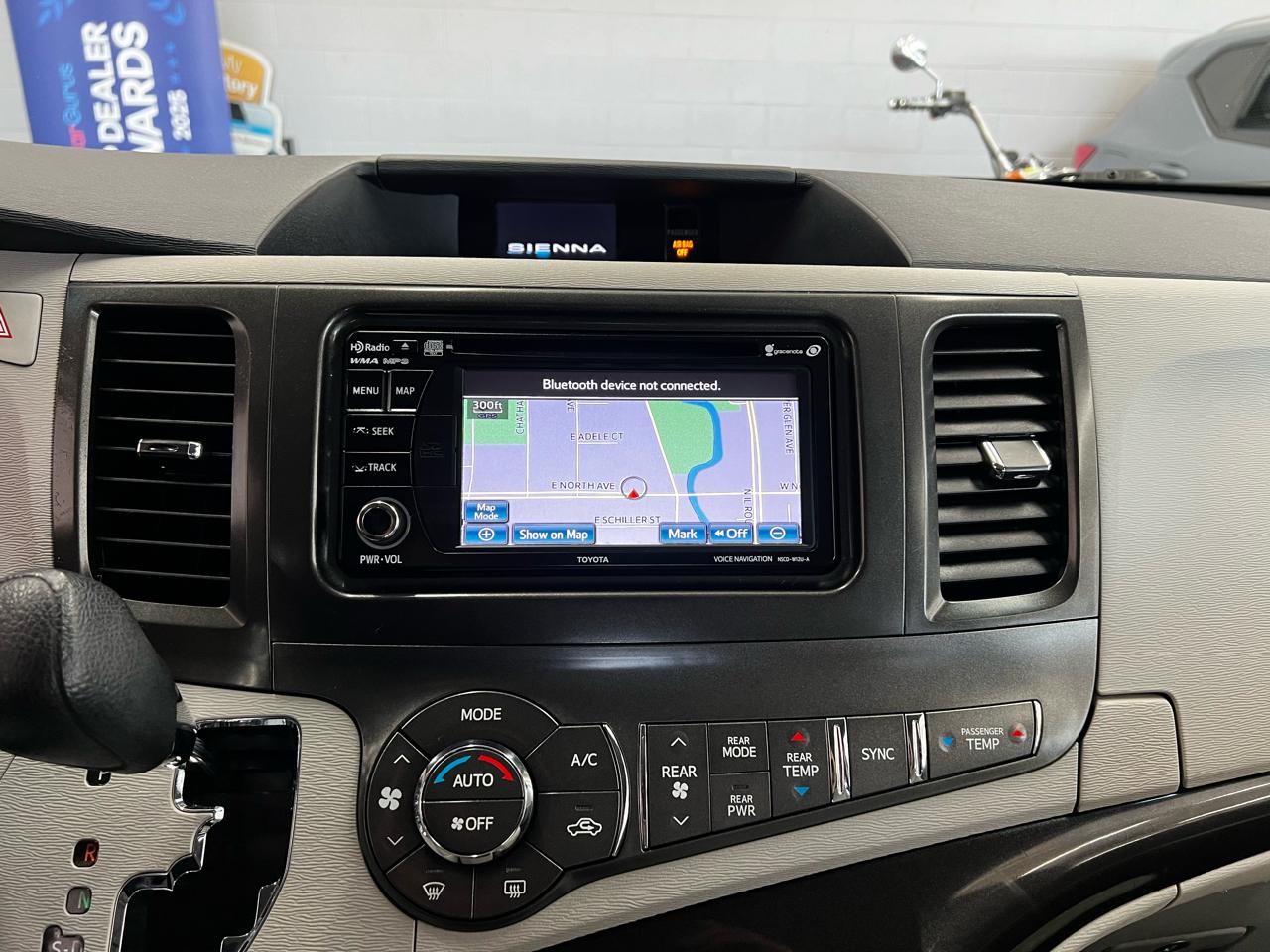 Toyota Sienna 5dr LE 2014