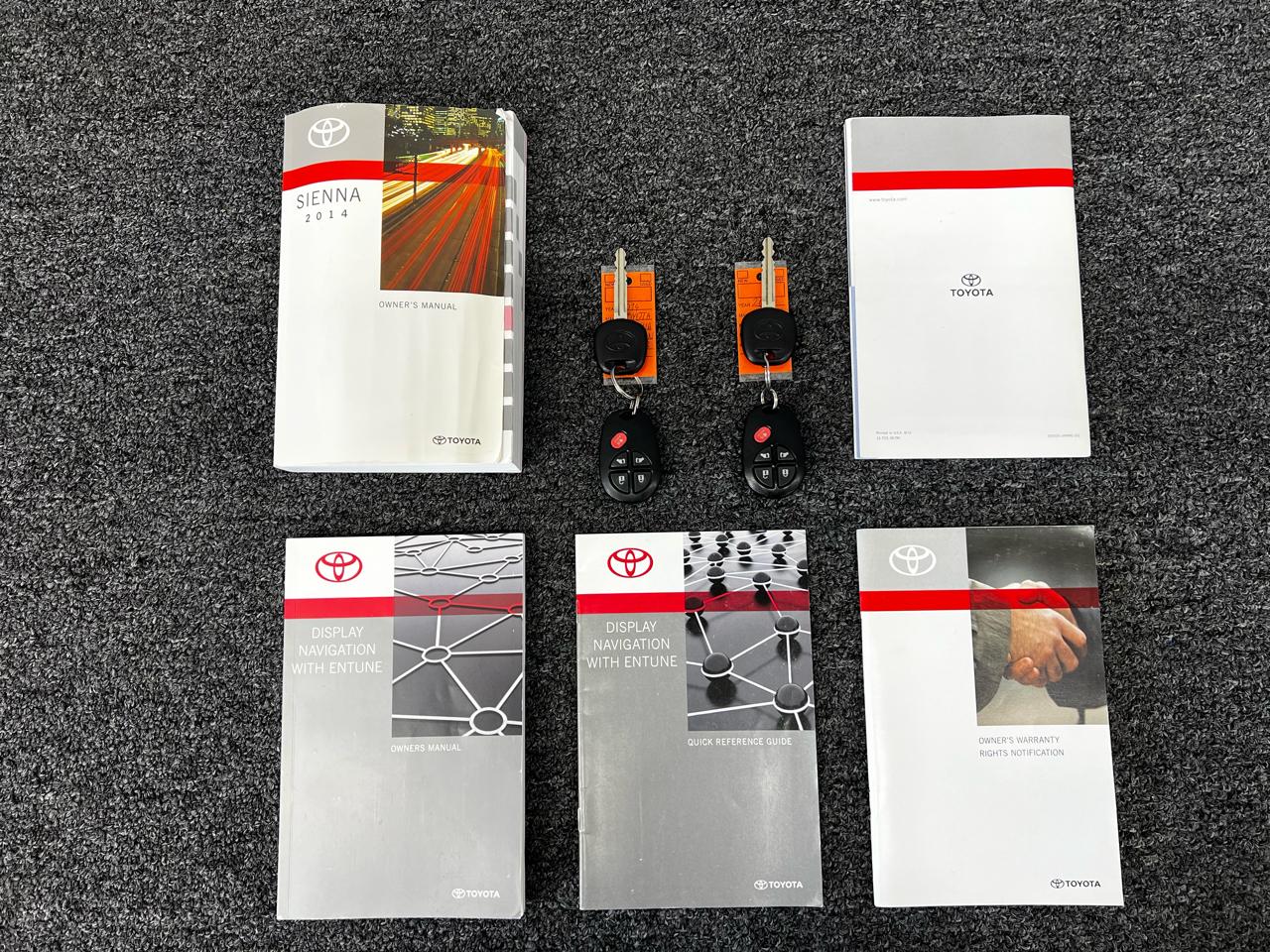 Toyota Sienna 5dr LE 2014