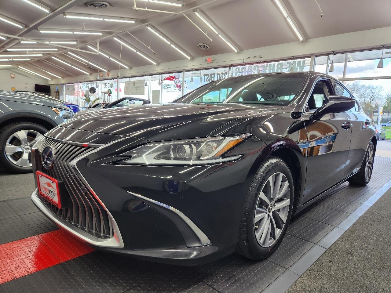 Lexus ES 300h  2021