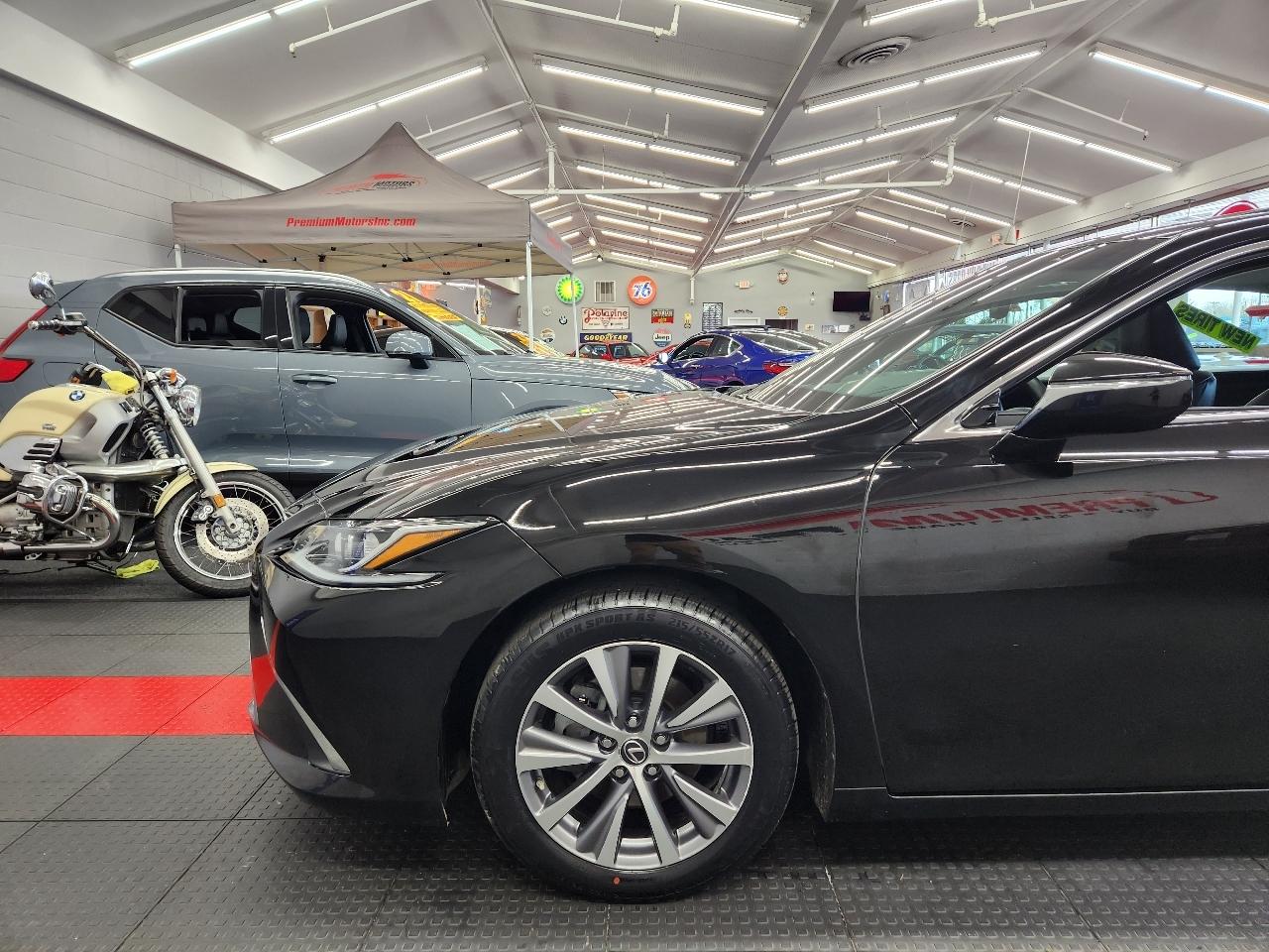 Lexus ES 300h  2021