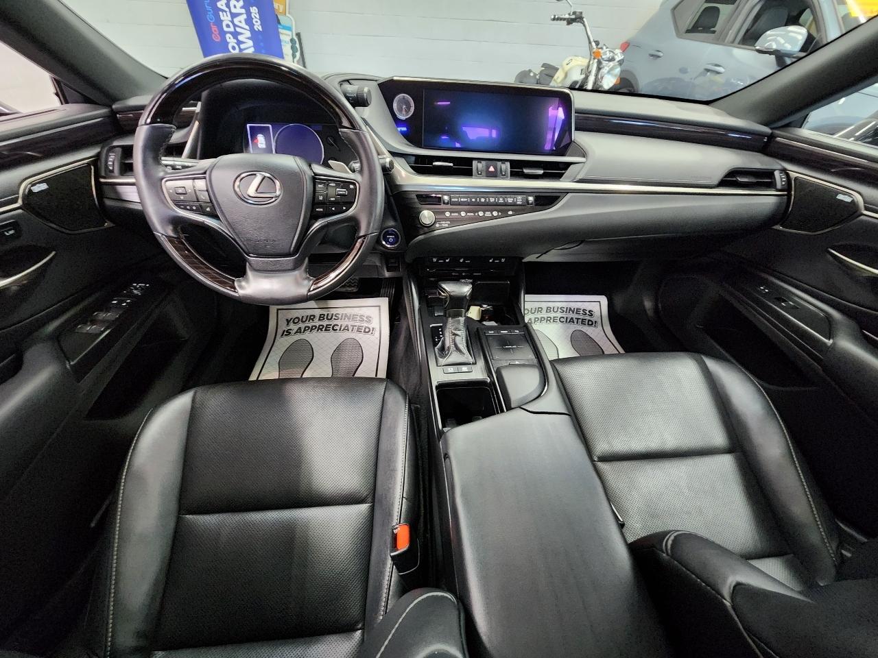 Lexus ES 300h  2021