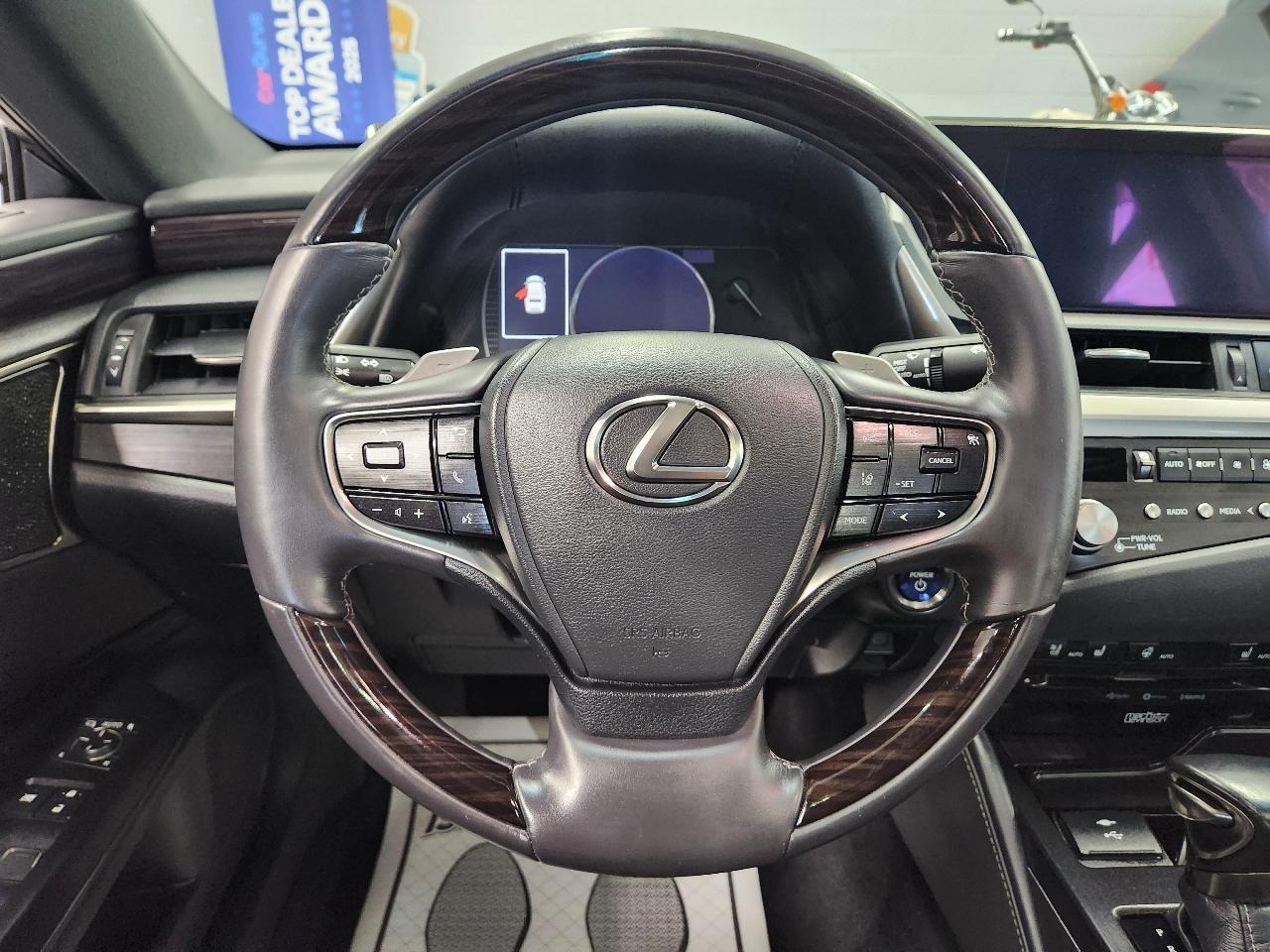 Lexus ES 300h  2021