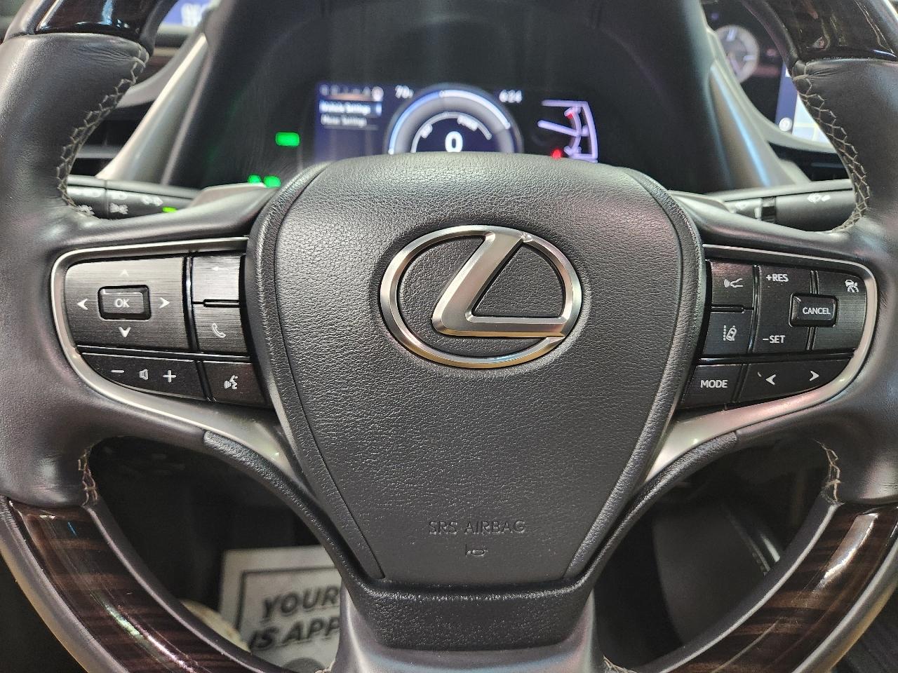 Lexus ES 300h  2021