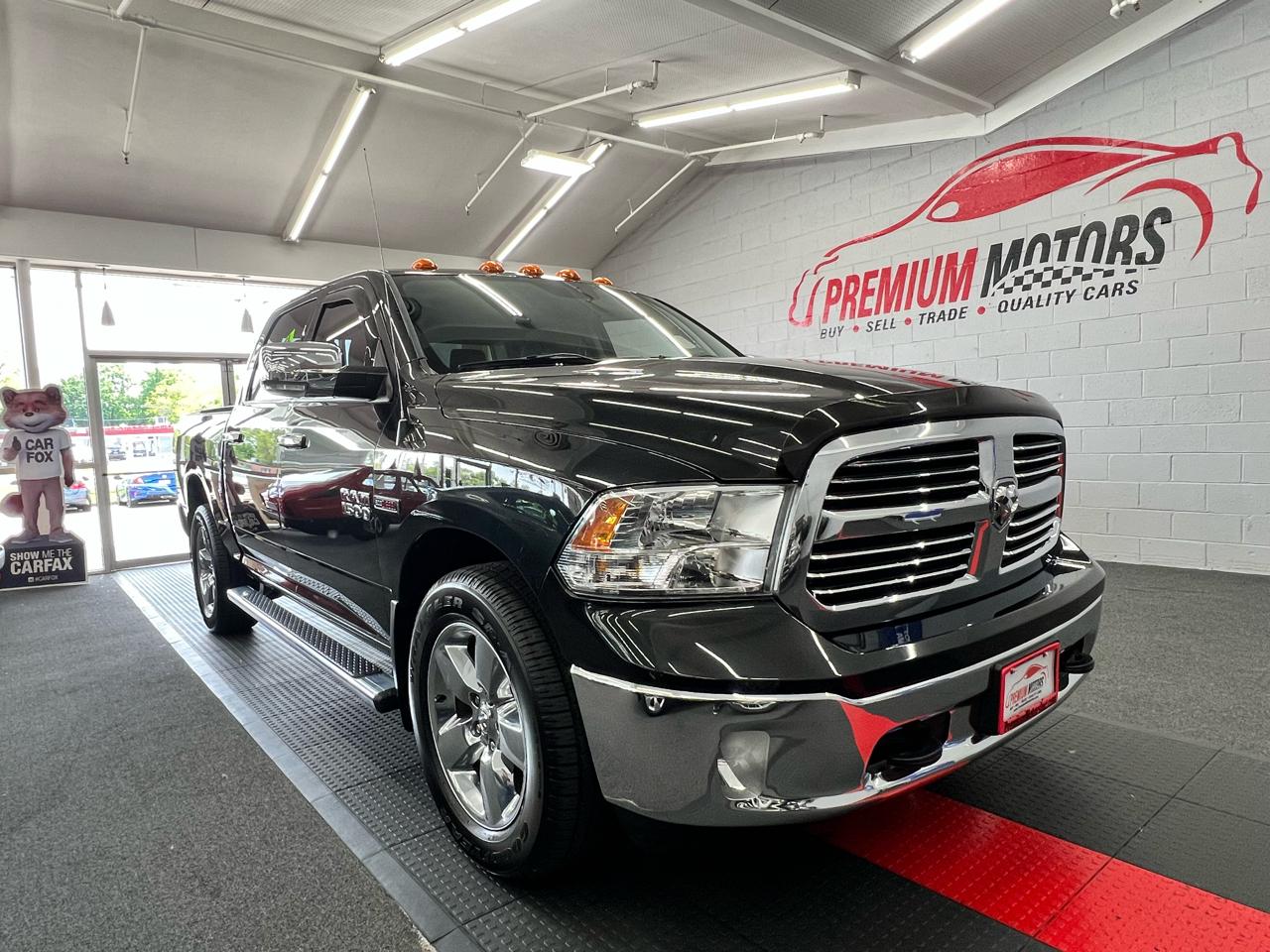 RAM 1500 Lone Star Crew Cab SB 4WD 2015