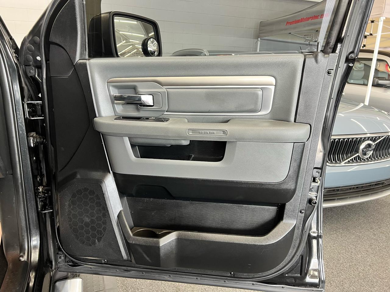 RAM 1500 Lone Star Crew Cab SB 4WD 2015