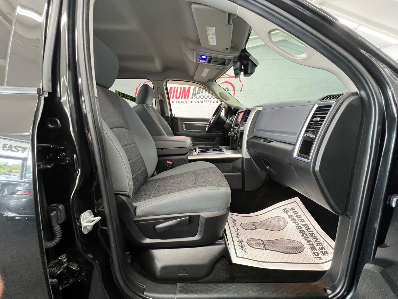 RAM 1500 Lone Star Crew Cab SB 4WD 2015