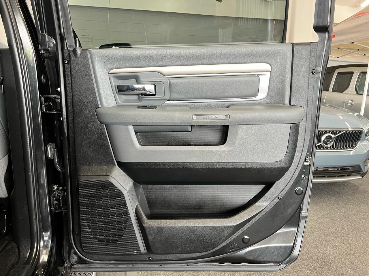 RAM 1500 Lone Star Crew Cab SB 4WD 2015
