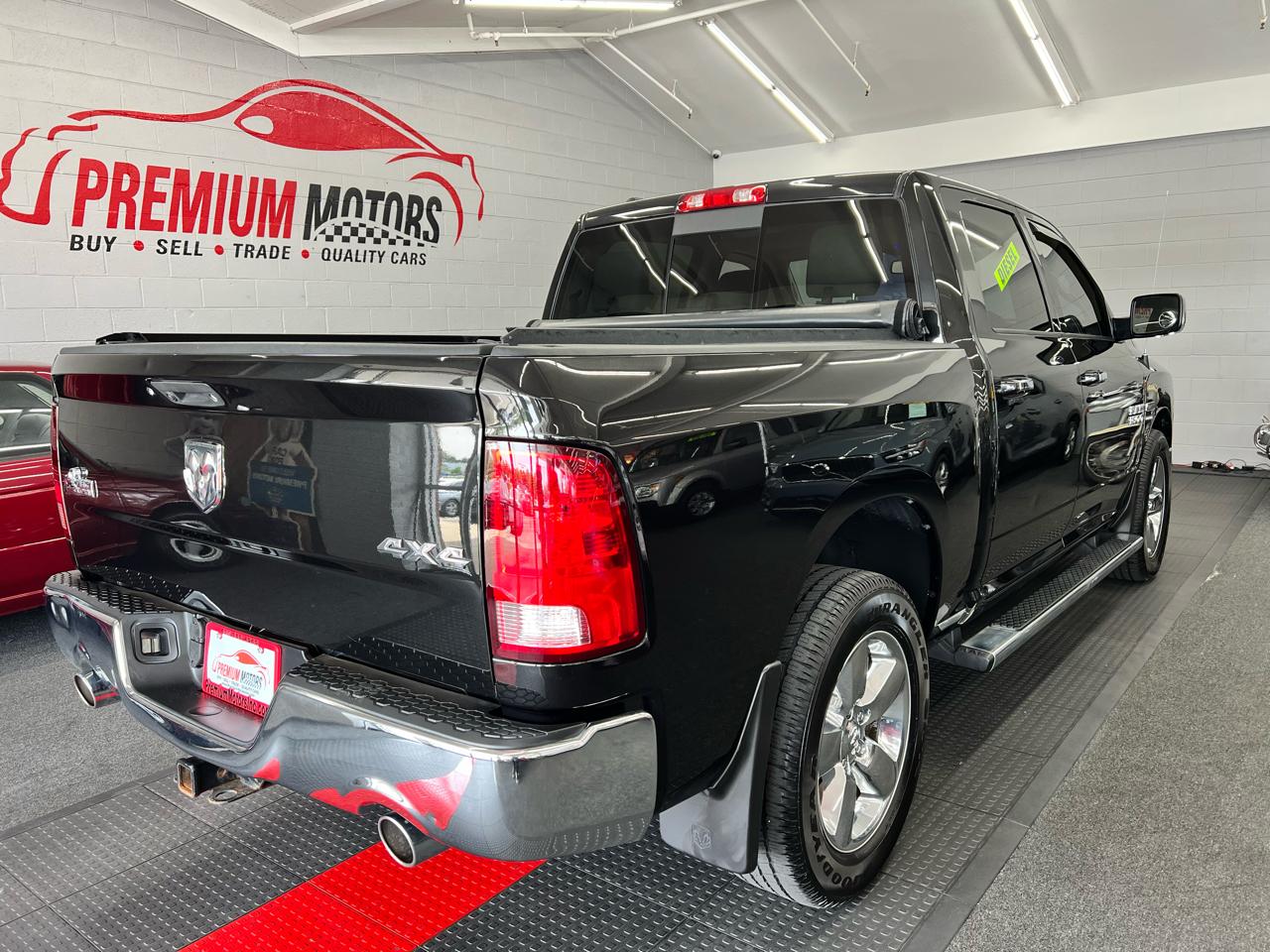 RAM 1500 Lone Star Crew Cab SB 4WD 2015