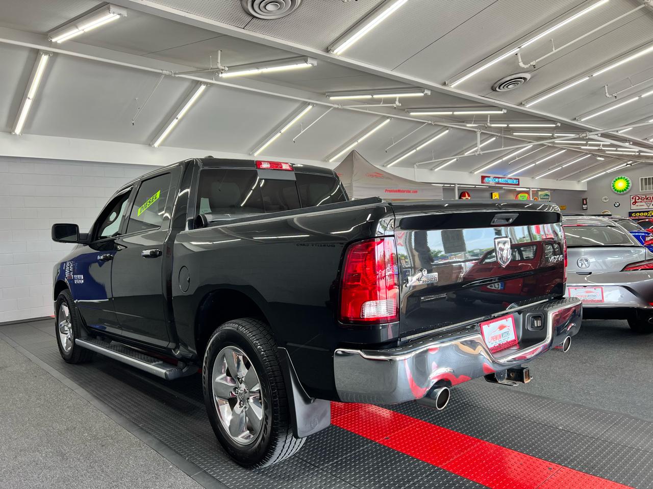 RAM 1500 Lone Star Crew Cab SB 4WD 2015