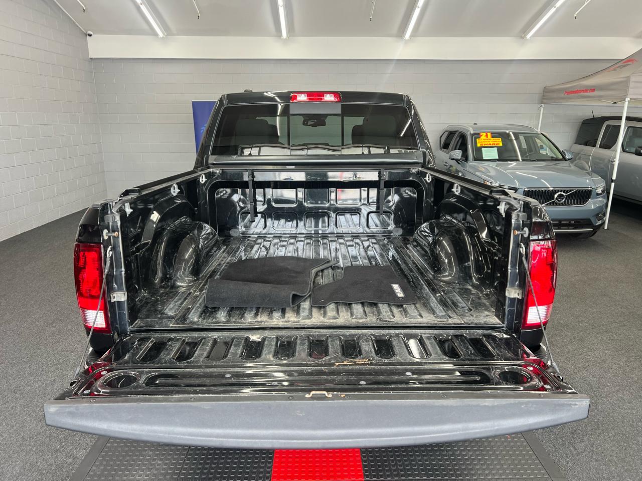 RAM 1500 Lone Star Crew Cab SB 4WD 2015
