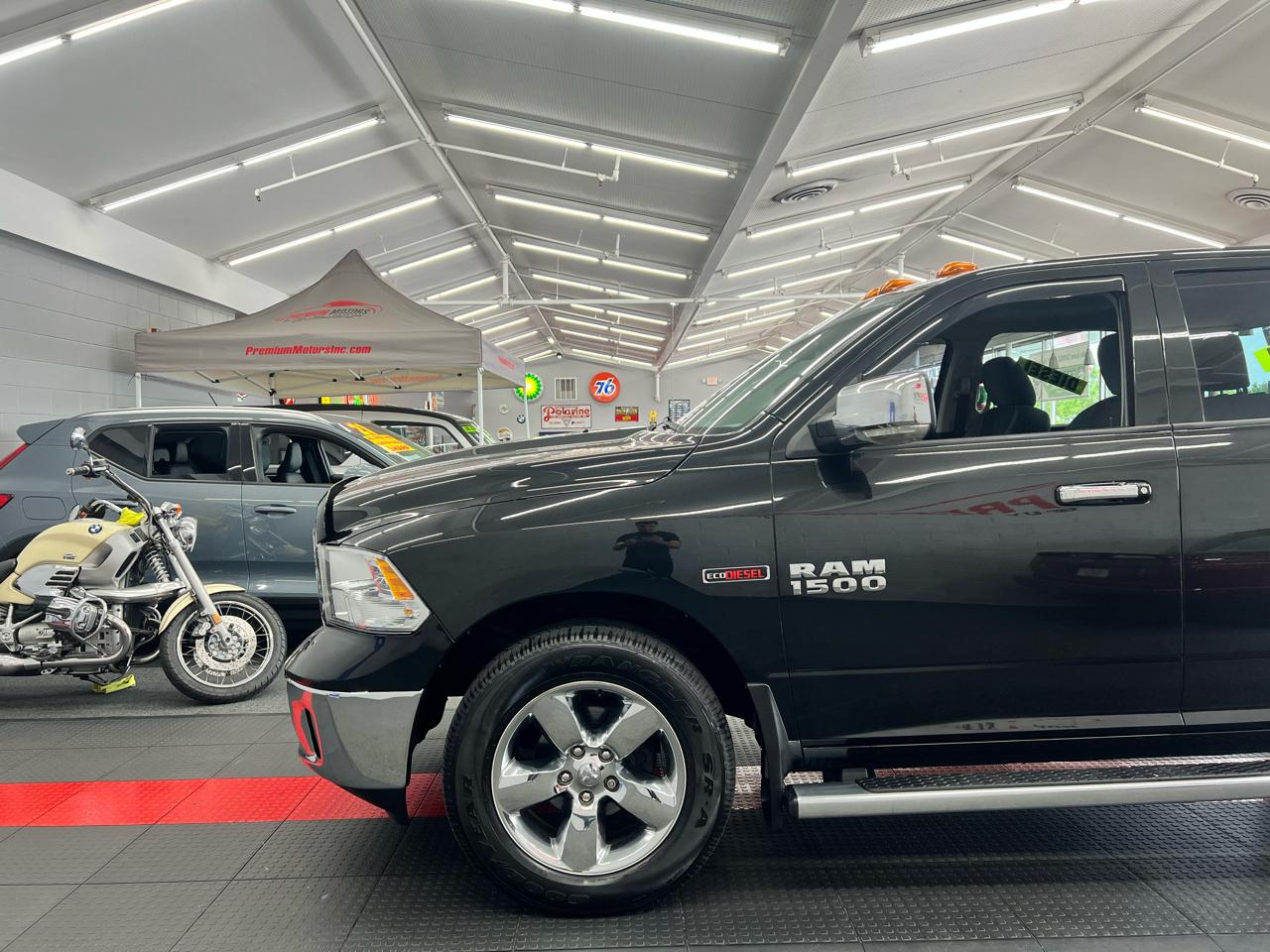 RAM 1500 Lone Star Crew Cab SB 4WD 2015