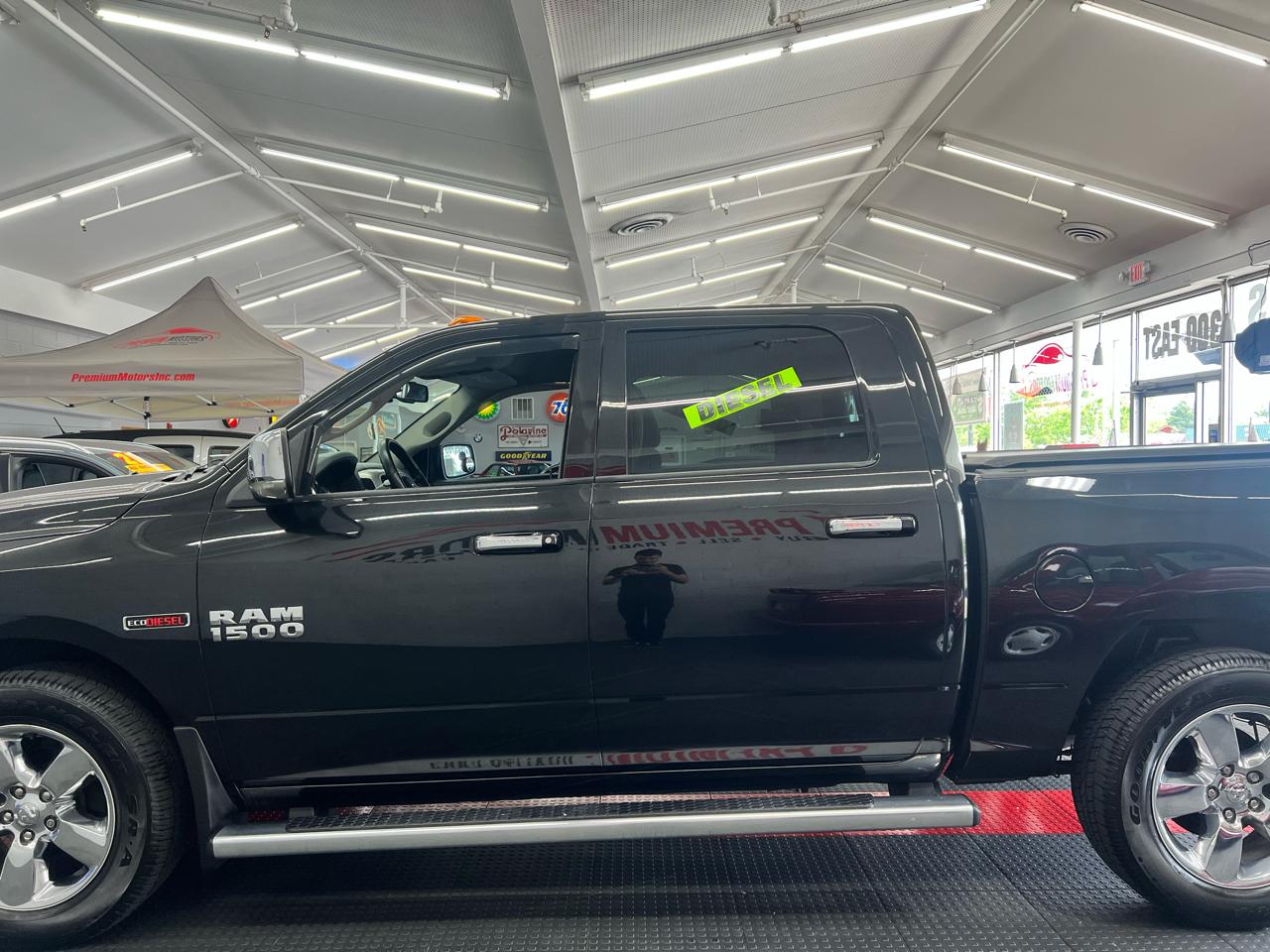 RAM 1500 Lone Star Crew Cab SB 4WD 2015