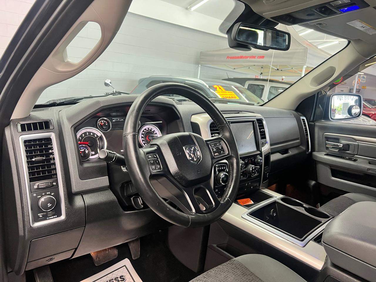 RAM 1500 Lone Star Crew Cab SB 4WD 2015
