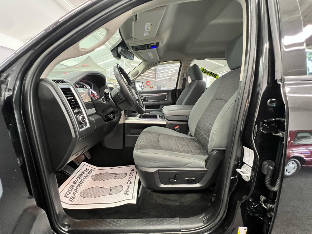 RAM 1500 Lone Star Crew Cab SB 4WD 2015