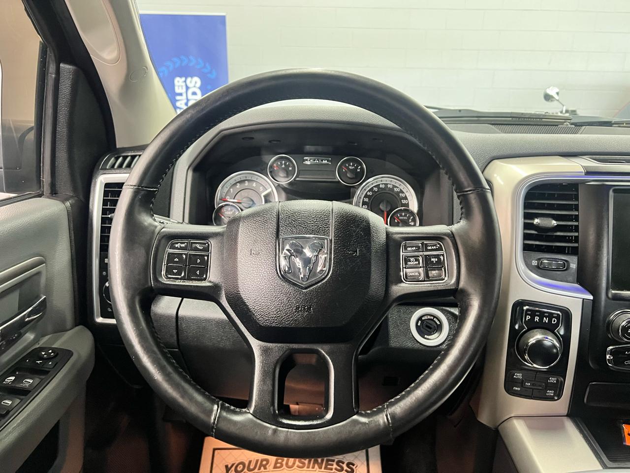 RAM 1500 Lone Star Crew Cab SB 4WD 2015