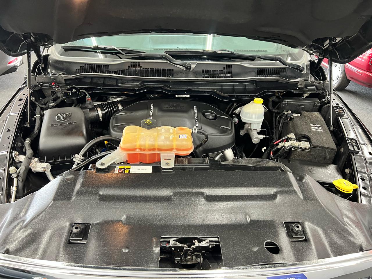 RAM 1500 Lone Star Crew Cab SB 4WD 2015