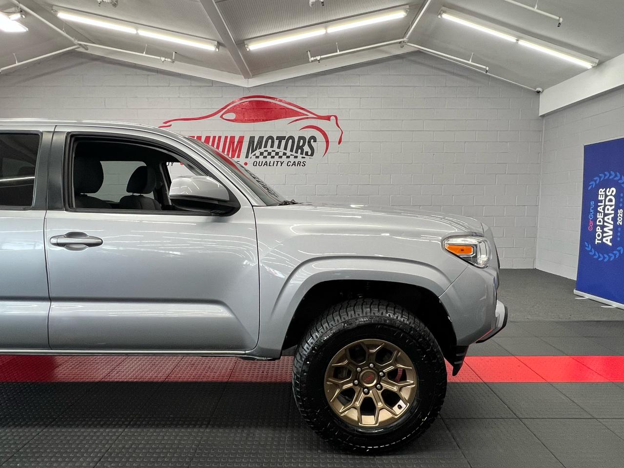 Toyota Tacoma 2WD Double Cab I4 AT SR (Natl) 2020
