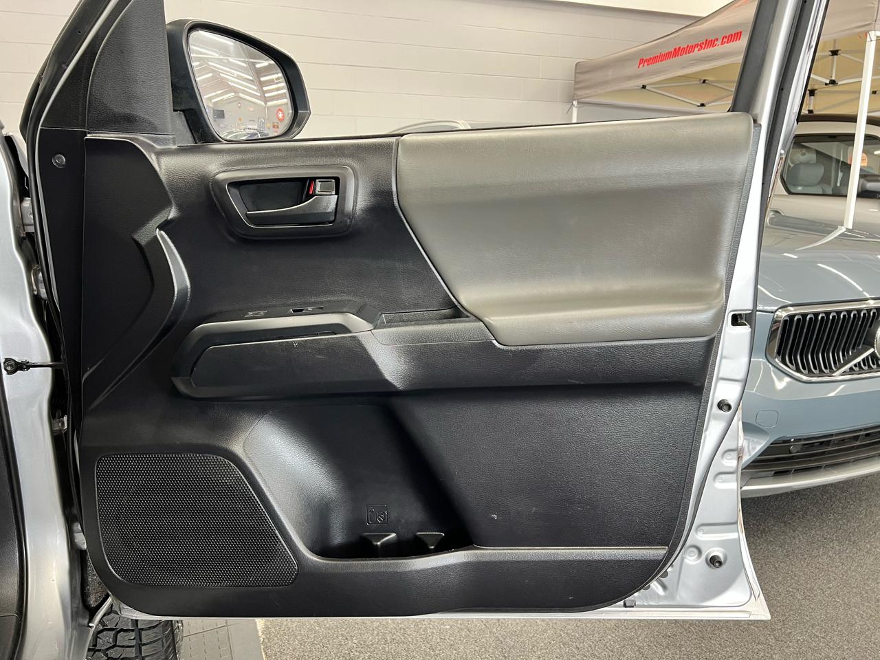 Toyota Tacoma 2WD Double Cab I4 AT SR (Natl) 2020