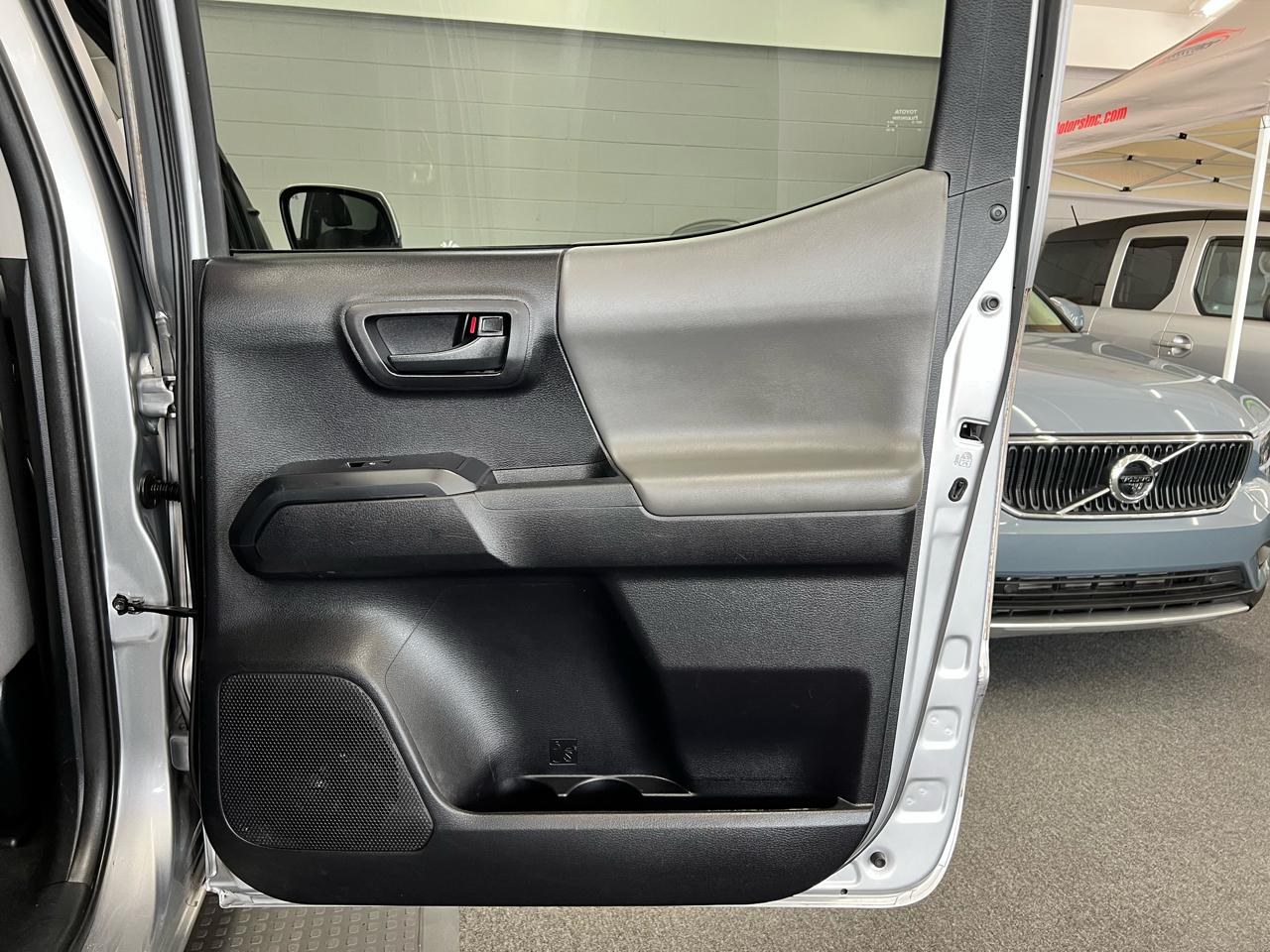 Toyota Tacoma 2WD Double Cab I4 AT SR (Natl) 2020