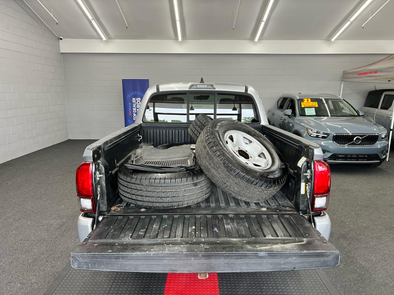 Toyota Tacoma 2WD Double Cab I4 AT SR (Natl) 2020