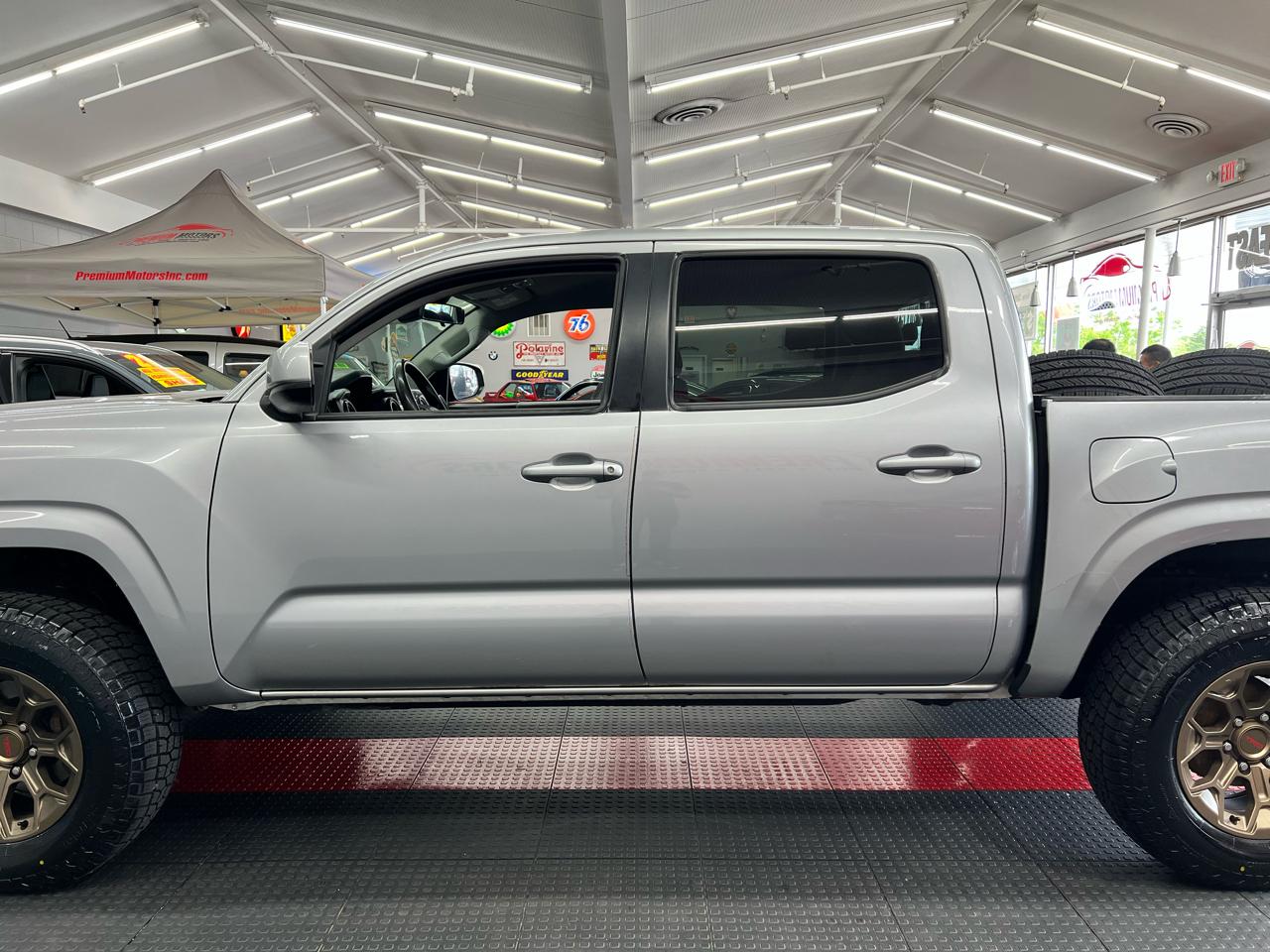 Toyota Tacoma 2WD Double Cab I4 AT SR (Natl) 2020