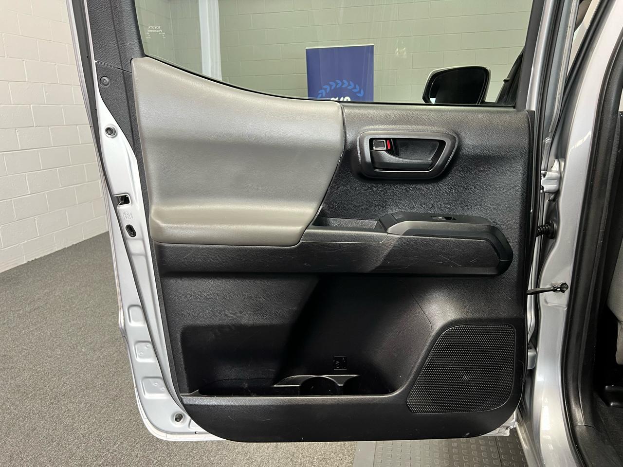 Toyota Tacoma 2WD Double Cab I4 AT SR (Natl) 2020