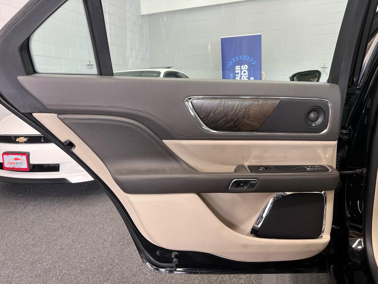 Lincoln Continental Select 2017