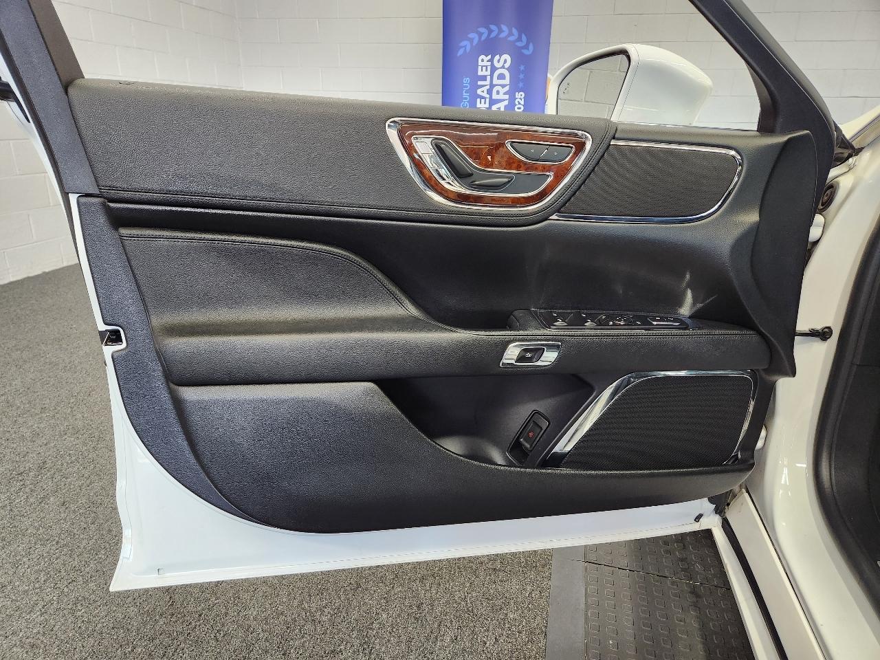 Lincoln Continental Standard FWD 2020