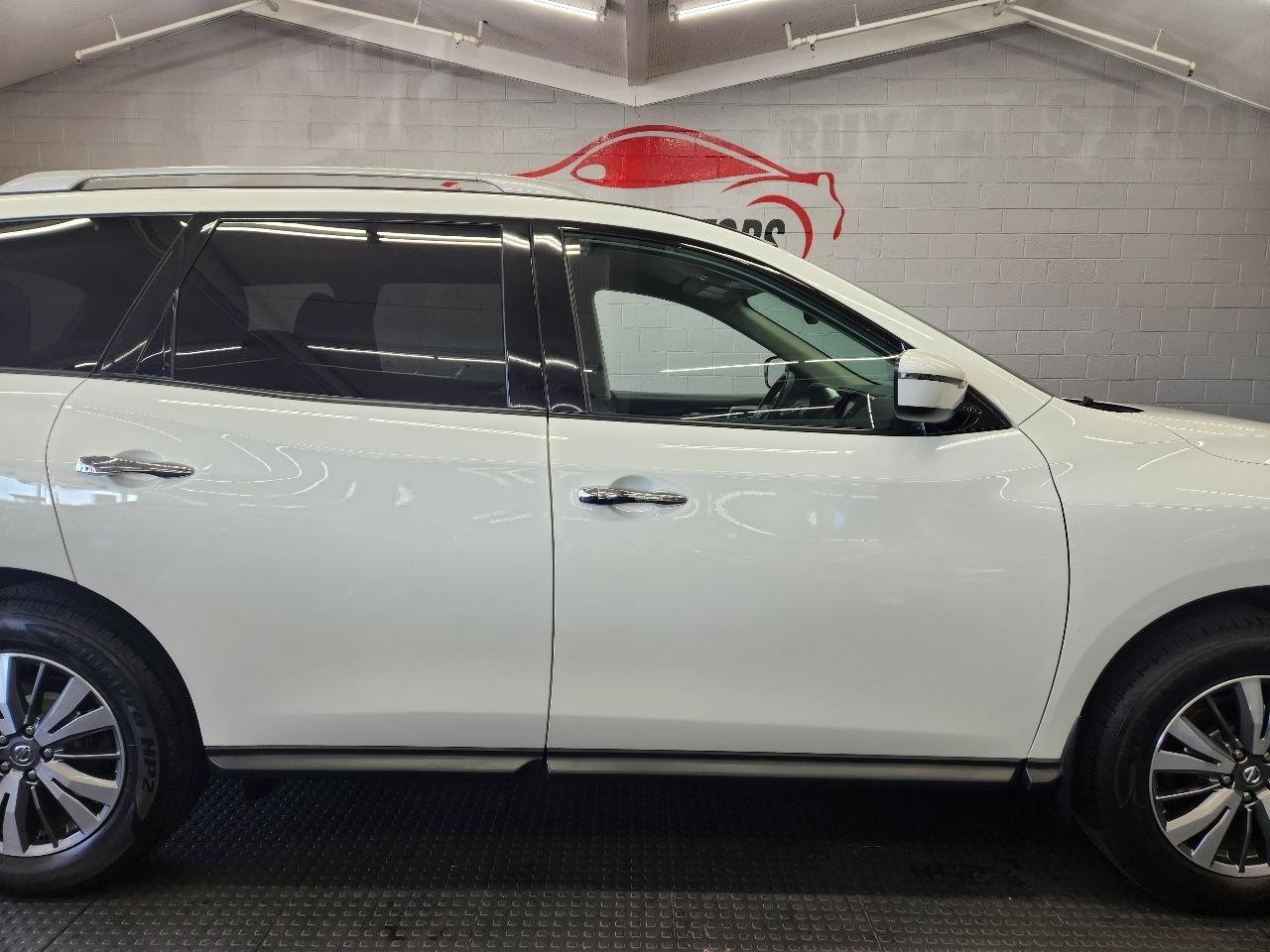 Nissan Pathfinder SV 2020