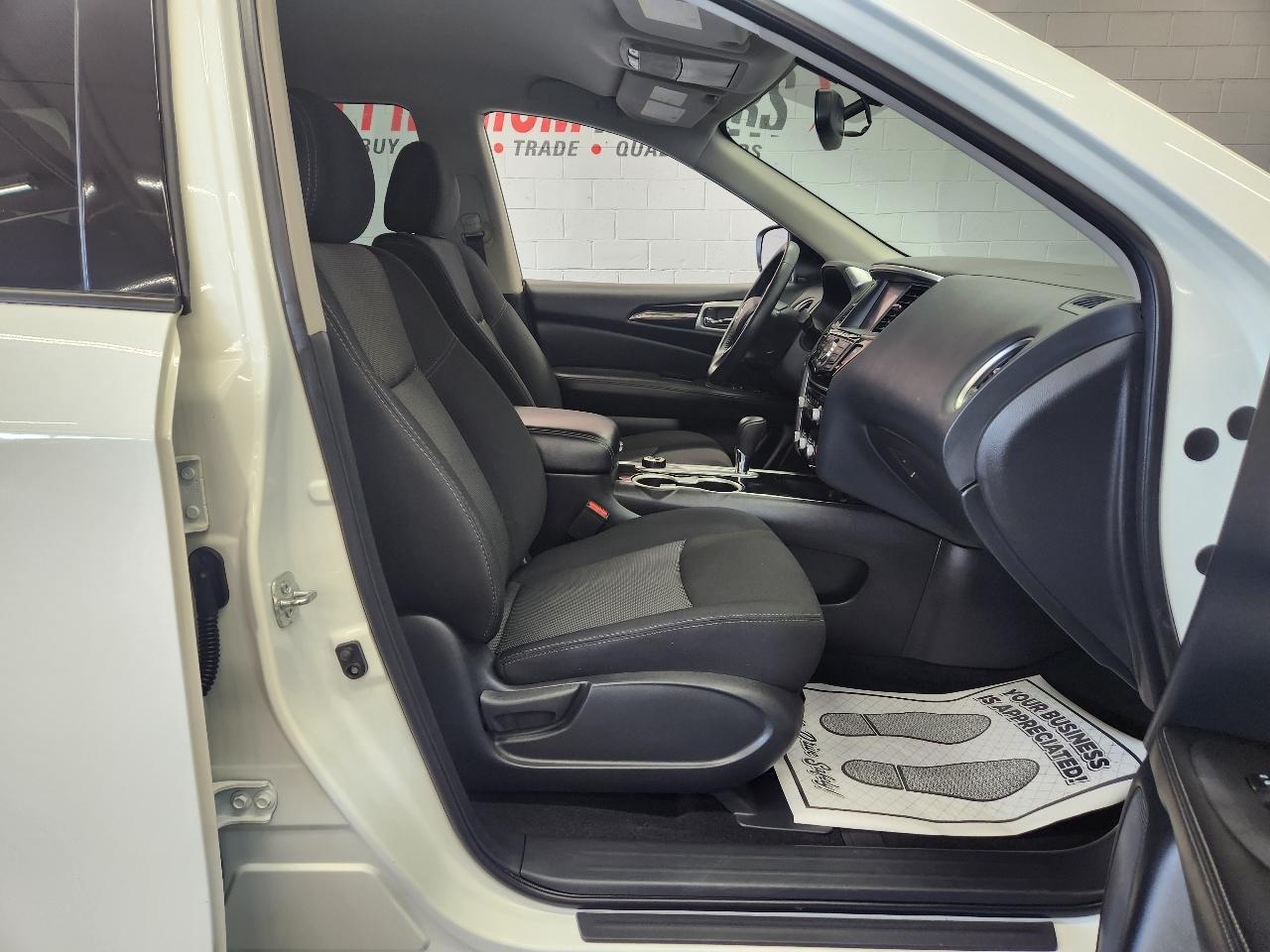 Nissan Pathfinder SV 2020