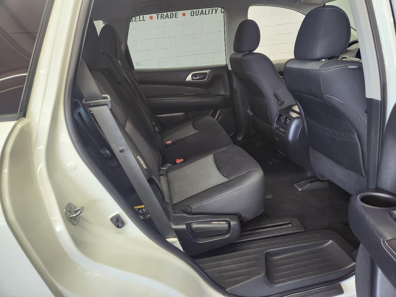 Nissan Pathfinder SV 2020