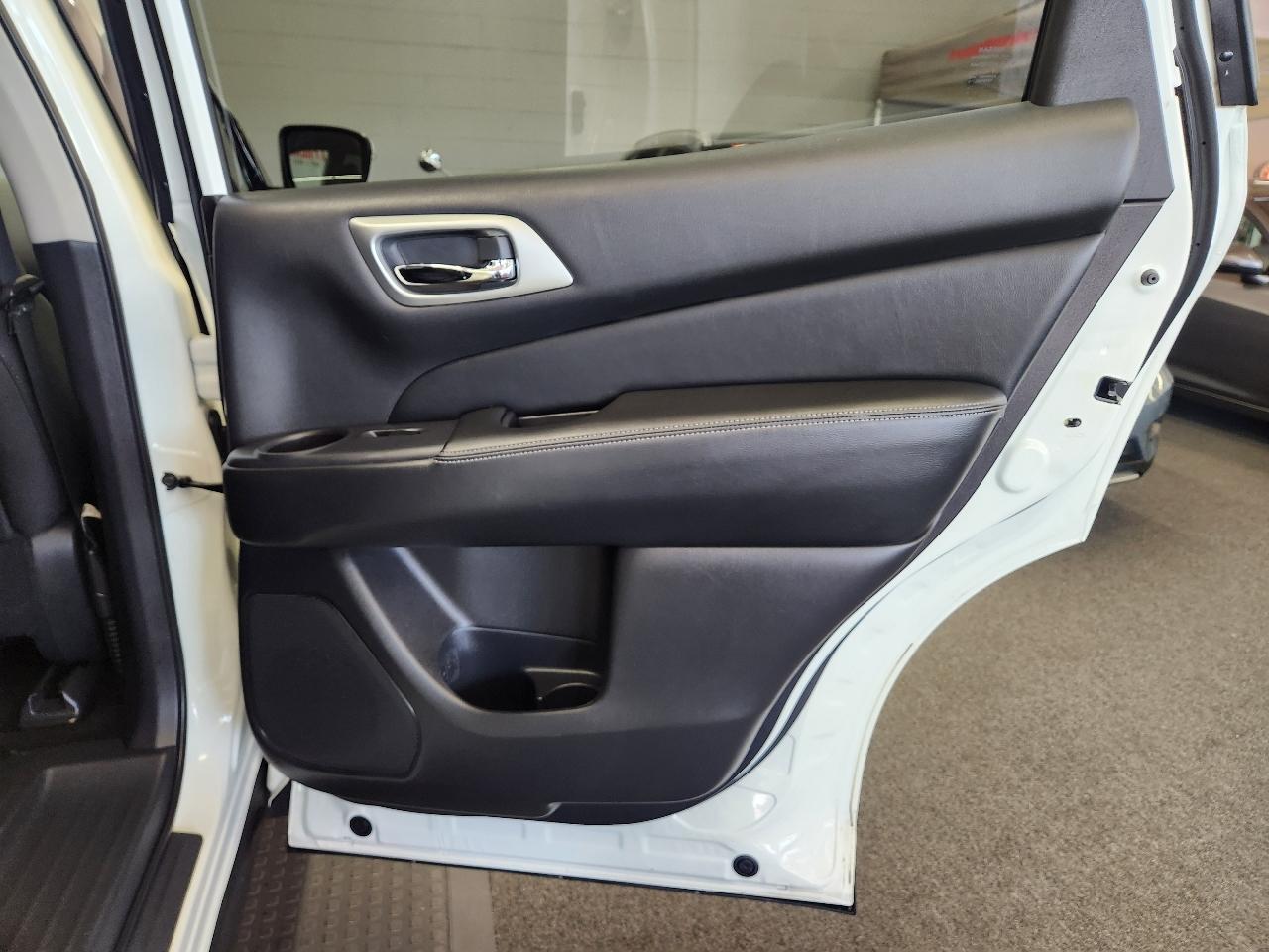Nissan Pathfinder SV 2020