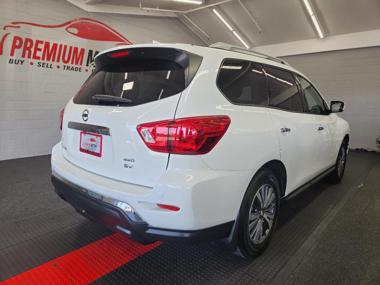 Nissan Pathfinder SV 2020