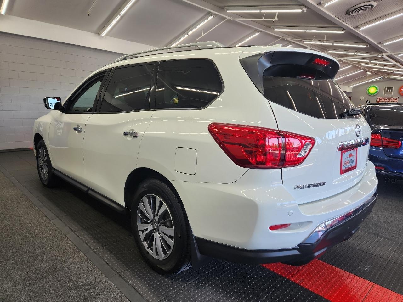 Nissan Pathfinder SV 2020