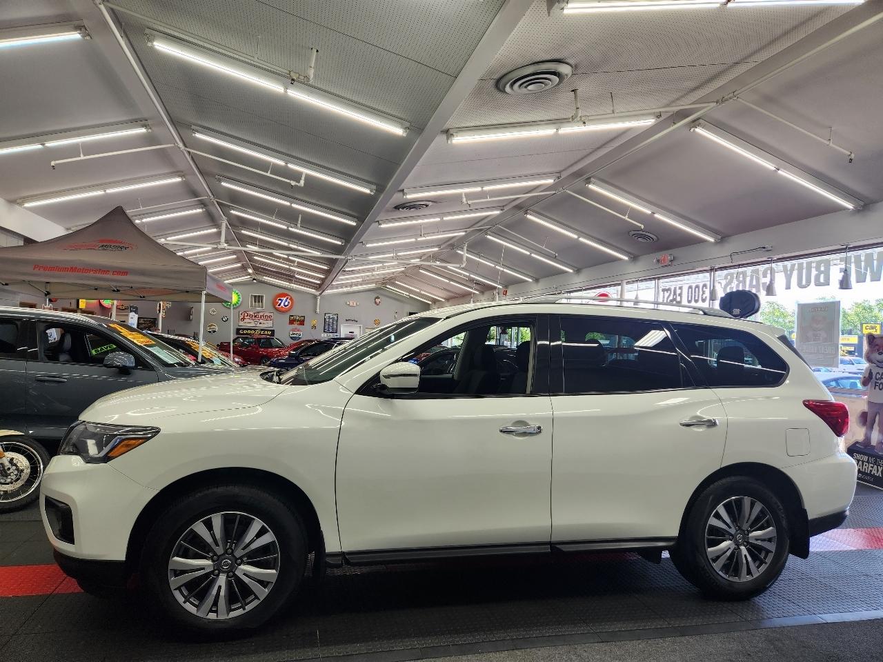 Nissan Pathfinder SV 2020