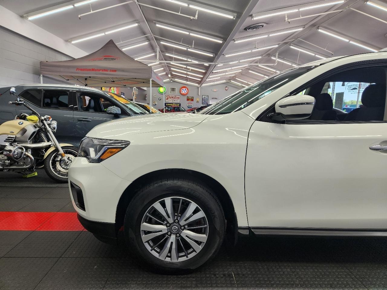 Nissan Pathfinder SV 2020