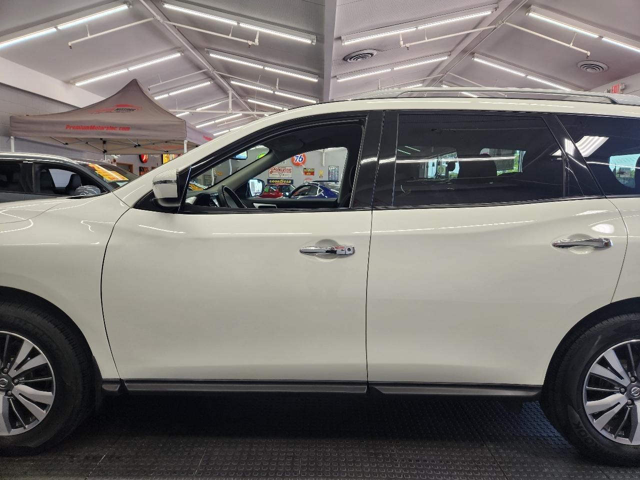 Nissan Pathfinder SV 2020