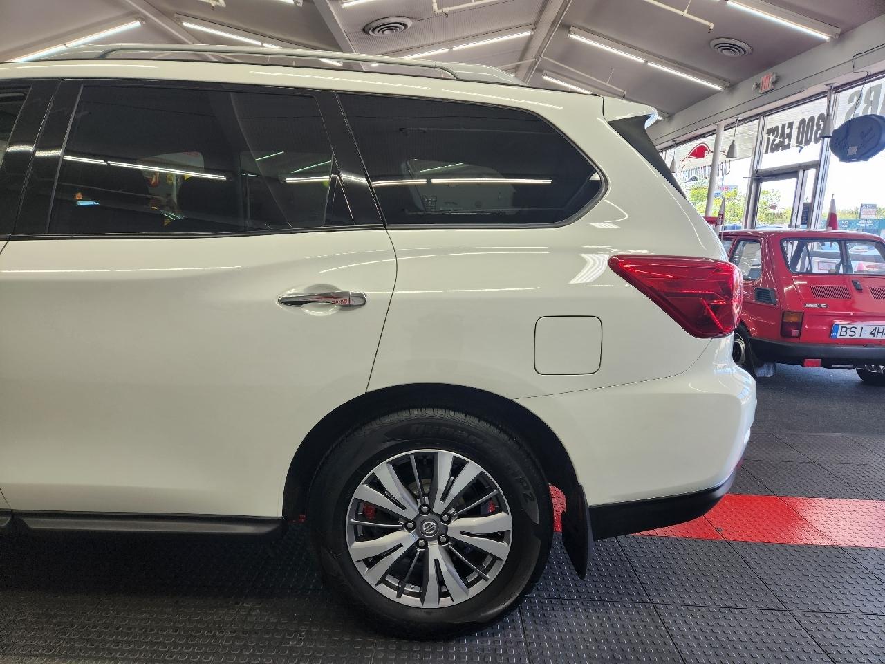 Nissan Pathfinder SV 2020