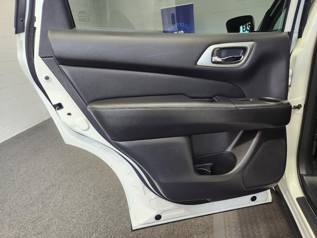 Nissan Pathfinder SV 2020
