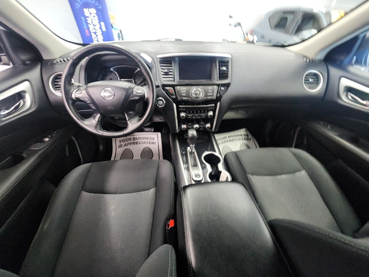 Nissan Pathfinder SV 2020