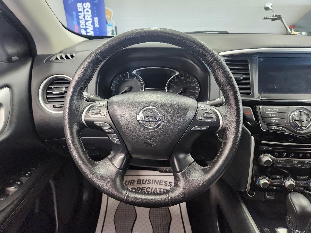 Nissan Pathfinder SV 2020